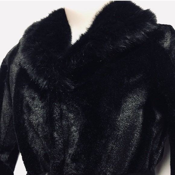🖤 Black Faux Fur Coat 🐩 - Picture 3 of 4